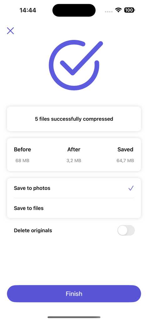 Resize it - compress any image - Schermata di successo dell'app Resize it che mostra 64,7 MB di spazio di archiviazione risparmiati dopo aver compresso 5 immagini.