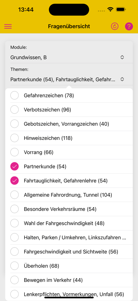 Webtraining - Interfaccia dell'app Webtraining che mostra un elenco di categorie e argomenti dell'esame di teoria di guida