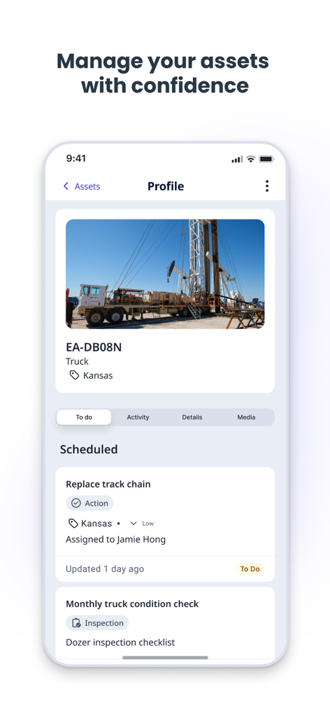 Interfaz de la aplicación móvil SafetyCulture iAuditor que muestra el perfil de un activo industrial y las tareas de mantenimiento programadas.