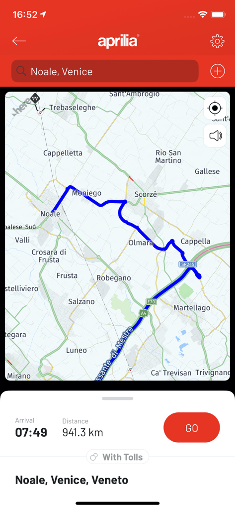 Interfaccia di navigazione GPS dell'app Aprilia che mostra una mappa del percorso vicino a Noale, Venezia.