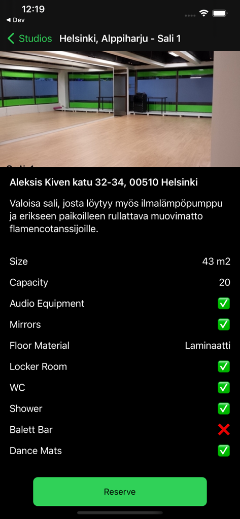 Dance Makers - Schermata mobile che mostra i dettagli del noleggio dello studio di danza, inclusi i servizi e un pulsante di prenotazione.