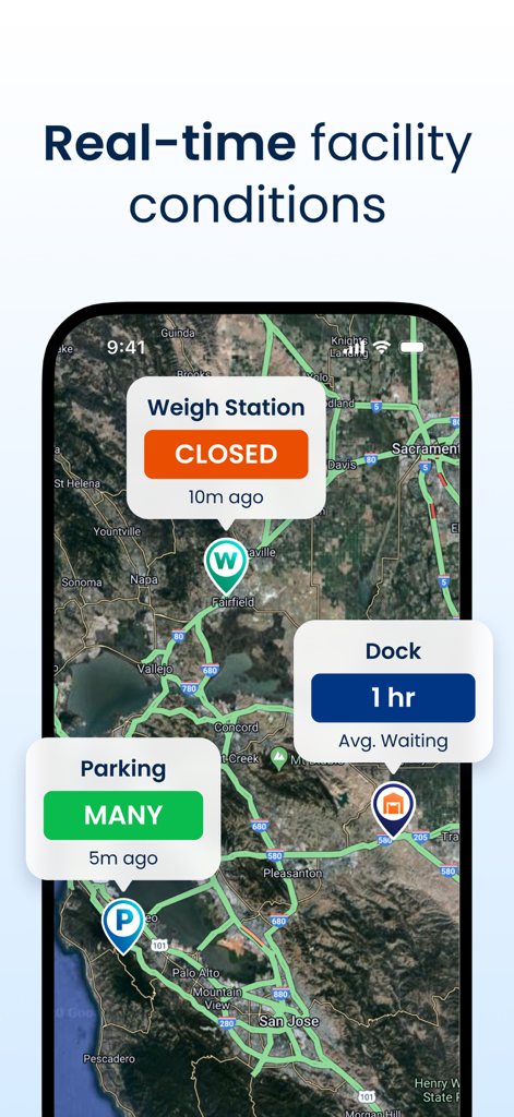 Trucker Path: Truck GPS & Map - Eine Kartenansicht, die die Echtzeit-Verfügbarkeit von Lkw-Parkplätzen, den Status von Wiegestationen und Wartezeiten an Laderampen anzeigt.