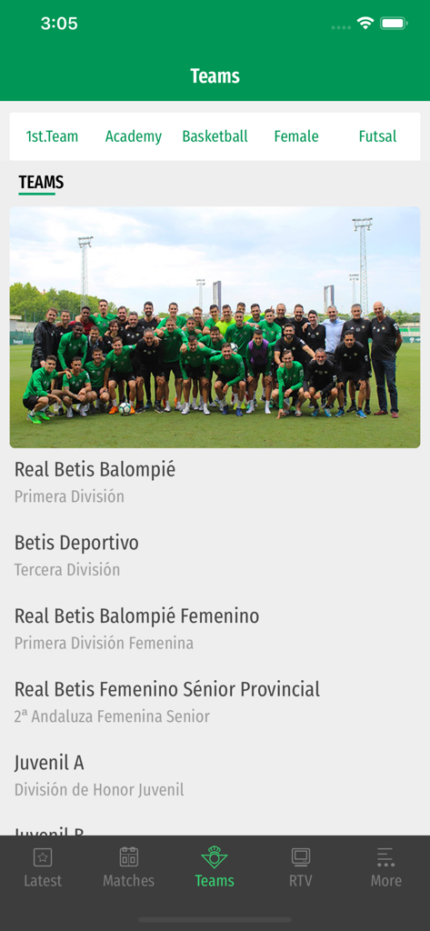 Interfaz de la app del Real Betis mostrando lista de equipos de fútbol y plantillas