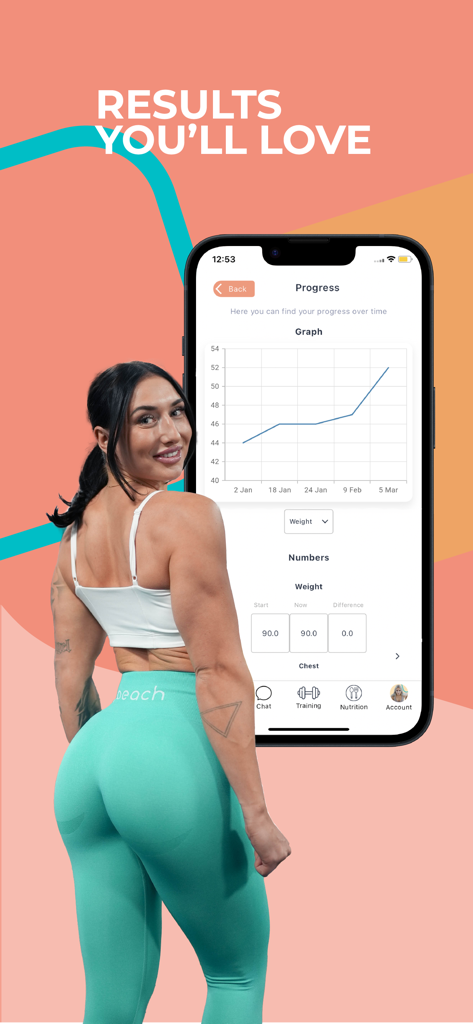 KORE by KOROS - Eine Frau in Fitnesskleidung steht neben einem Smartphone, das den Fortschritts-Tracking-Graphen und Körpermaße der KORE-App anzeigt.