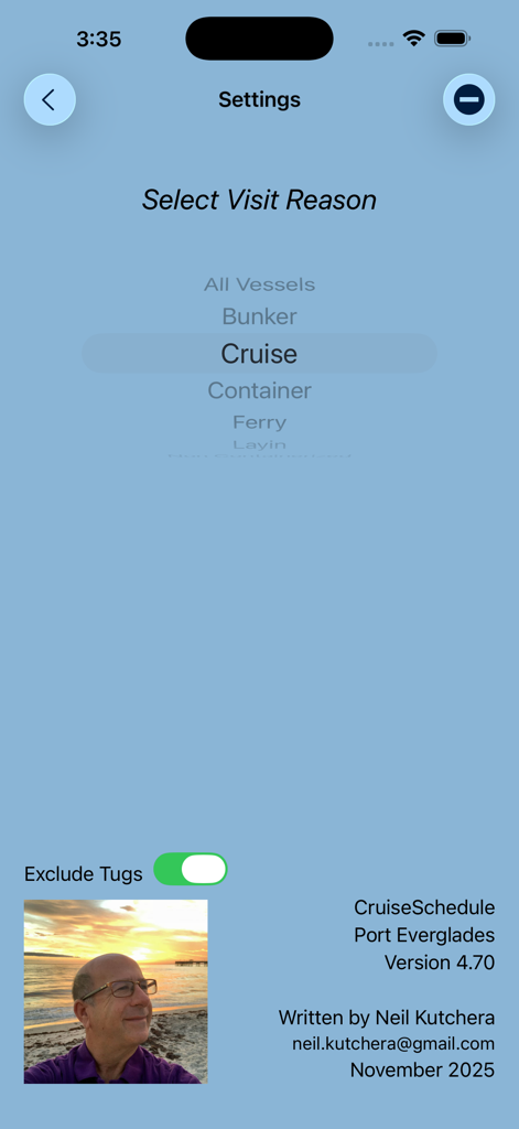 The settings menu of the CruiseSchedule Port Everglades app showing a vessel type selector with options like Cruise, Container, and Ferry, and developer information at the bottom.