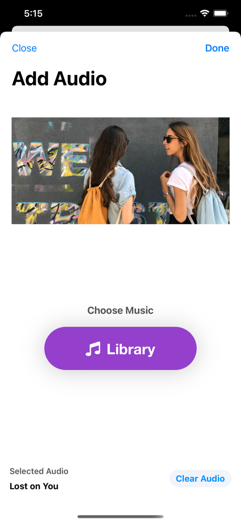 Add Music To Video and Picture - Interfaz de la aplicación Añadir Música mostrando una foto con un botón de biblioteca para seleccionar audio