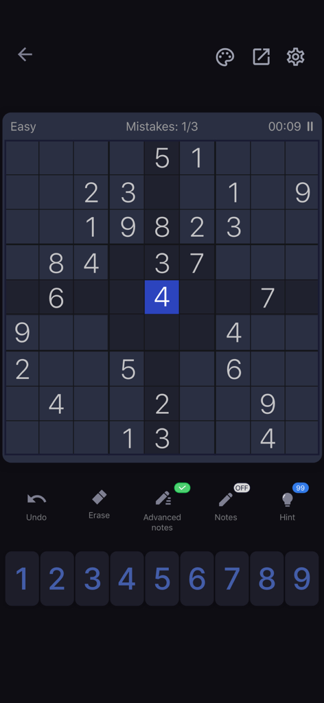 Sudoku Puzzle - Brain Games - Interfaz de juego de puzzle de Sudoku en modo oscuro mostrando nivel fácil