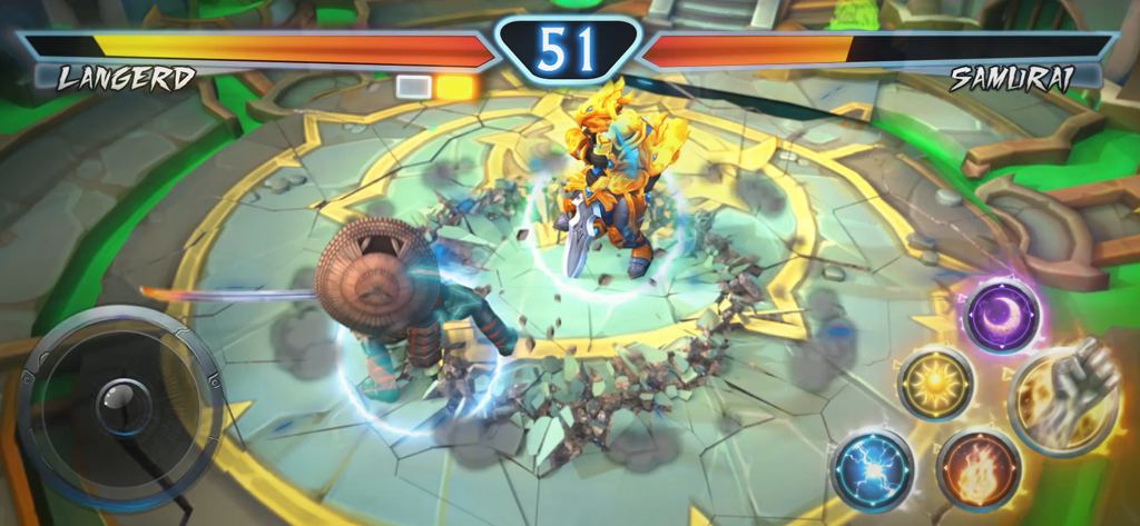 A 1v1 battle between a samurai hero and a golden armored warrior in the Juggernaut Wars arena