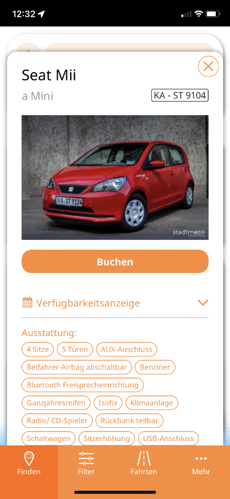 stadtmobil carsharing - 빨간색 시트 Mii 미니카의 세부 정보 및 예약 버튼을 표시하는 슈타트모빌 카셰어링 앱 인터페이스