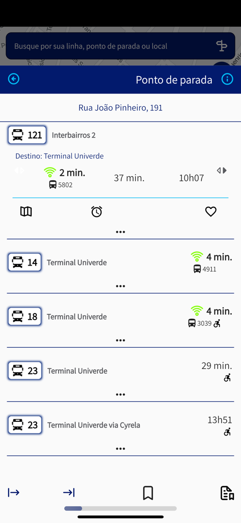 BusU - Pantalla de la aplicación BusU mostrando horarios de llegada de autobuses en tiempo real y rutas para una parada en Uberaba.