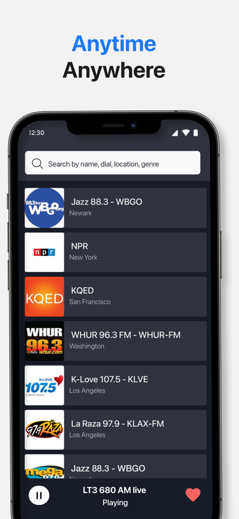 Radio‎‎ App - Ein Smartphone-Bildschirm, der eine Liste von Live-Radiosendern wie NPR und La Raza in der Radio App anzeigt.