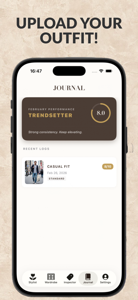 The Stylist - AI Outfit Critic - Pantalla de teléfono inteligente que muestra la sección Journal de la aplicación The Stylist con una puntuación de moda Trendsetter y registros recientes de atuendos.