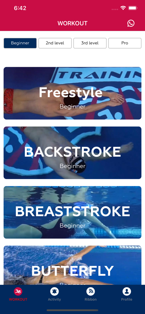 Pantalla de opciones de entrenamiento de la aplicación SwimTraining que muestra niveles para principiantes de crol, espalda, braza y mariposa