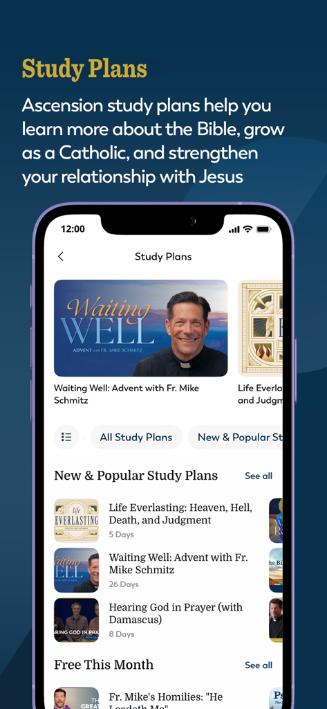 Ascension: Catholic Bible - Una pantalla de smartphone mostrando la sección de Planes de Estudio de la aplicación Ascension Catholic Bible con varios cursos religiosos