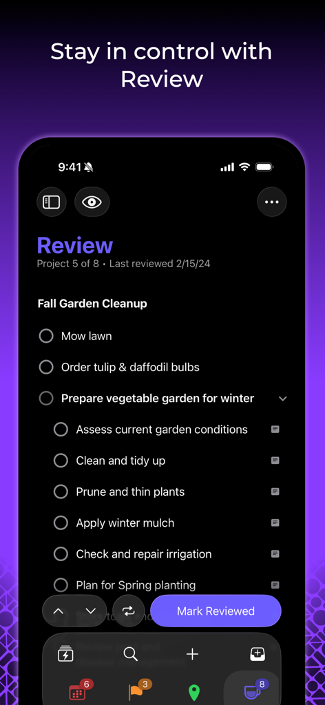 Aplicação OmniFocus 4 no iPhone mostrando a perspetiva de Revisão com uma lista de tarefas para um projeto de jardinagem.