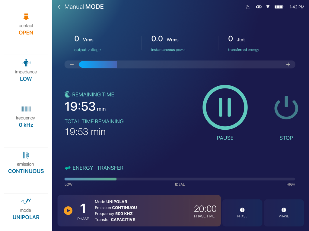 FISIOWARM 7.0 - Manual mode interface of the FISIOWARM 7.0 iPad app showing real-time tecartherapy treatment data like voltage and power