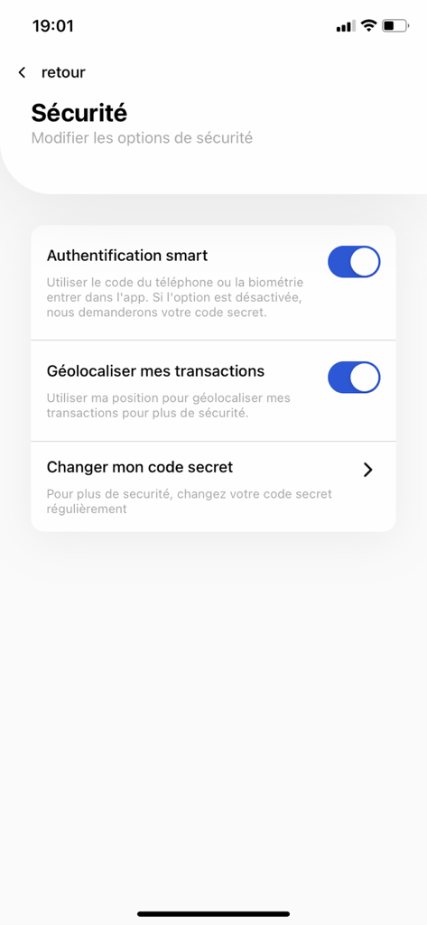 Tela de configurações de segurança do aplicativo HOLO mostrando autenticação biométrica e opções de geolocalização de transações.