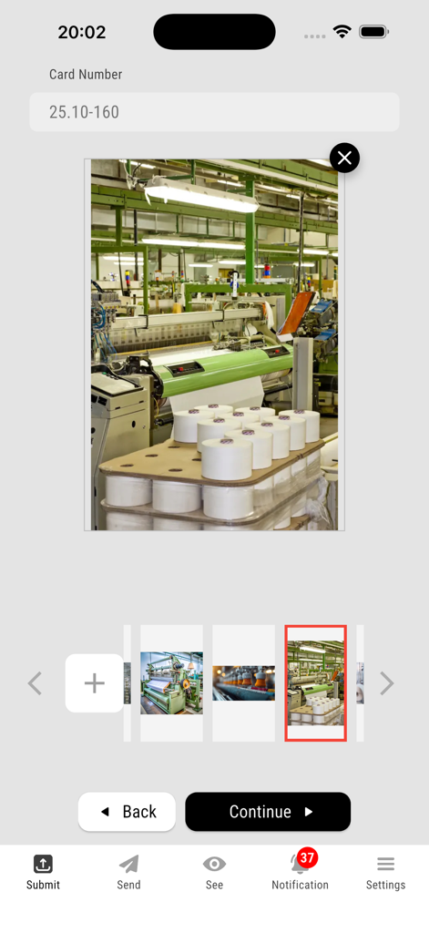Obortech Smart Hub App-Oberfläche, die Bilder von Produktionsstätten und Details zur Fertigungsverfolgung zeigt.