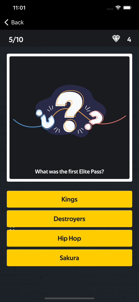 FF Diamonds Quiz & Wallpaper - A mobile screen showing a multiple choice quiz question about the first Free Fire Elite Pass