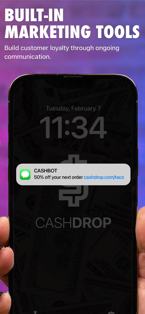 CASHDROP - Un smartphone mostrando una notificación de texto de marketing de CashDrop ofreciendo un descuento a un cliente