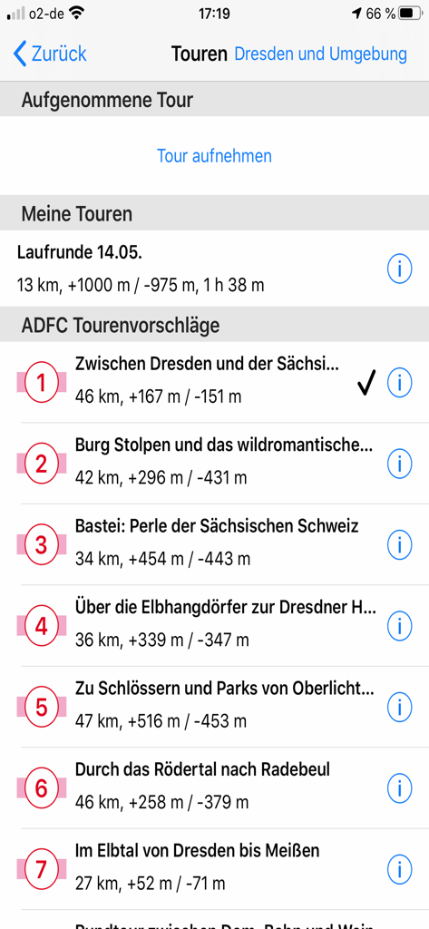 ADFC Karten - Eine Liste empfohlener Radtouren in der Region Dresden in der ADFC Karten App, die Routendistanzen und Höhenmeter anzeigt.