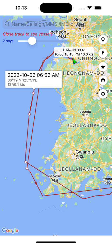 Interface do aplicativo FindShip mostrando a rota histórica de um navio e dados AIS em tempo real em um mapa marítimo.