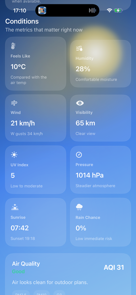 MyWeather One - Un panel limpio y organizado en la aplicación MyWeather One que muestra las condiciones meteorológicas en tiempo real, incluida la velocidad del viento, la humedad, el índice UV y la calidad del aire.