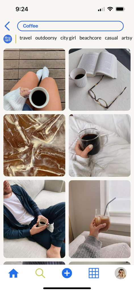 Resultados de pesquisa no aplicativo Dupe Photos mostrando uma grade de fotografia de estilo de vida estética com tema de café