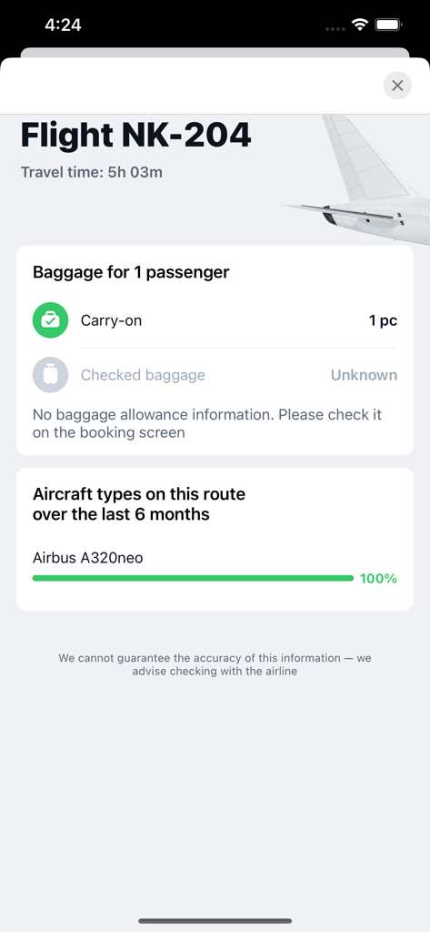 Pantalla de información de vuelo que muestra detalles del equipaje y tipo de avión para una búsqueda de aerolínea.