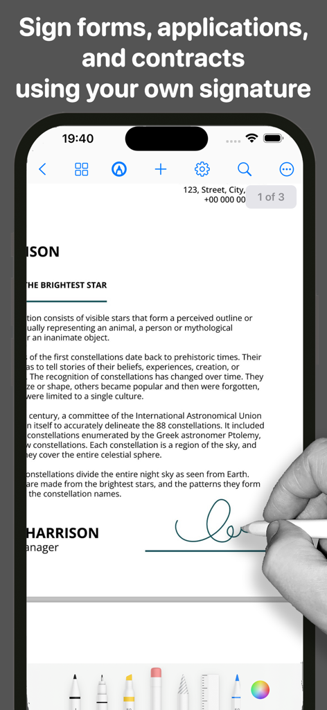 Usuario de iPhone firmando un contrato digital con un lápiz óptico en la aplicación FreePDF
