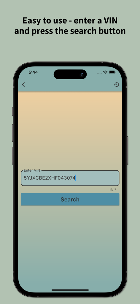 iPhone-Display zeigt eine Fahrgestellnummer, die in das Suchfeld der VIN-Decoder-App eingegeben wird