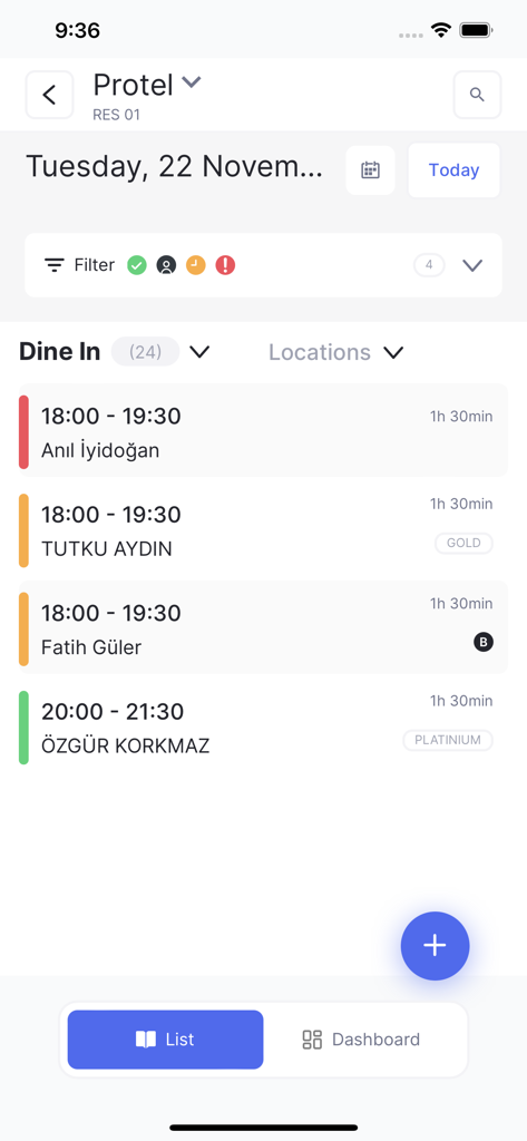 Una interfaz de aplicación móvil que muestra una lista de reservas de restaurantes con nombres de clientes, franjas horarias y niveles de fidelidad.
