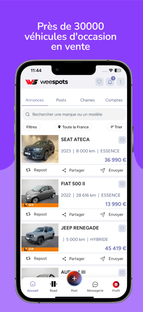 Interfaz de la aplicación móvil Weespots que muestra anuncios de coches usados con opciones de búsqueda y filtro