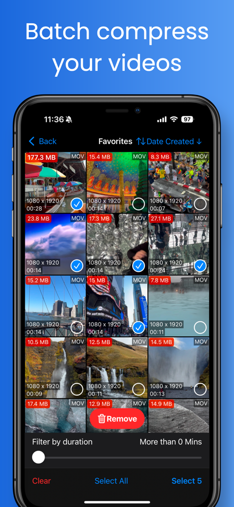 Easy Video Compressor - Resize - Écran d'iPhone montrant plusieurs vidéos sélectionnées pour la compression par lots avec les tailles de fichiers et les détails de résolution