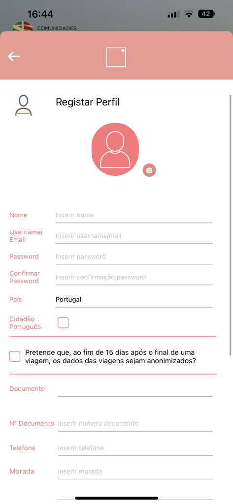 User profile registration screen for the Registo Viajante app showing form fields for personal information.