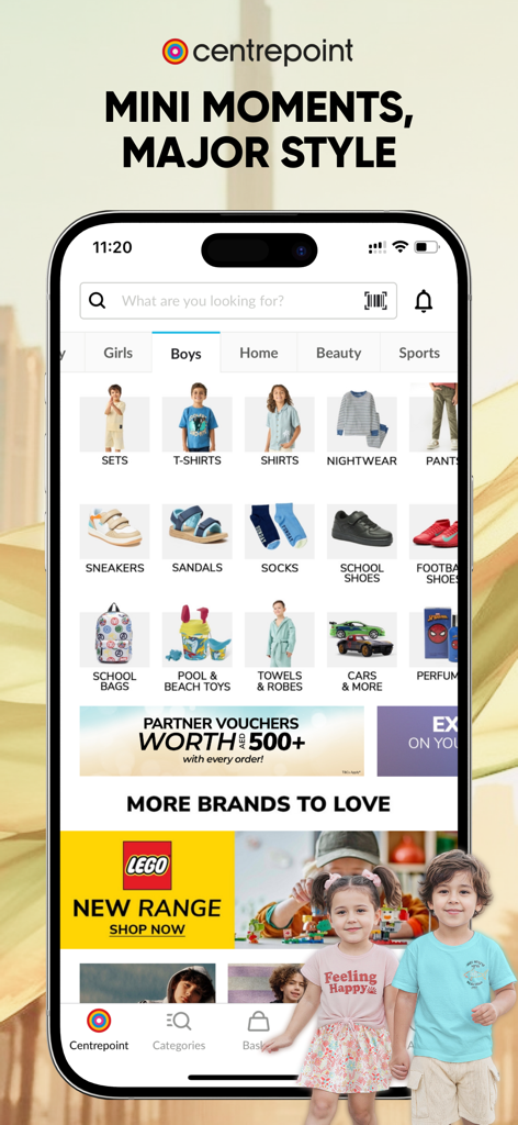 Schermata dell'app mobile per Centrepoint che mostra categorie di abbigliamento per bambini e offerte Lego