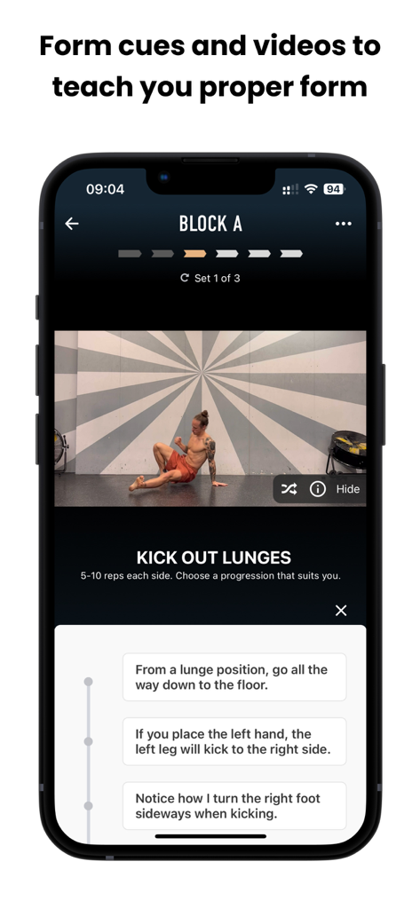 LeoMoves App-Oberfläche mit einer Videodemonstration und detaillierten Formhinweisen für ein Kick-Out-Ausfallschritt-Workout