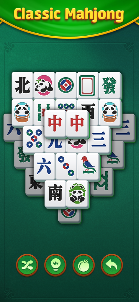 Captura de pantalla del juego de Match Mahjong que muestra azulejos grandes amigables a la vista con símbolos clásicos y pandas apilados sobre un fondo verde.