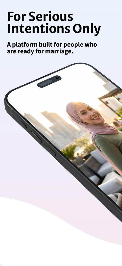진지한 결혼 의도를 위한 플랫폼임을 명시하는 텍스트와 함께 미소 짓는 히잡을 쓴 여성 사진이 있는 Marriage4Life 앱 화면