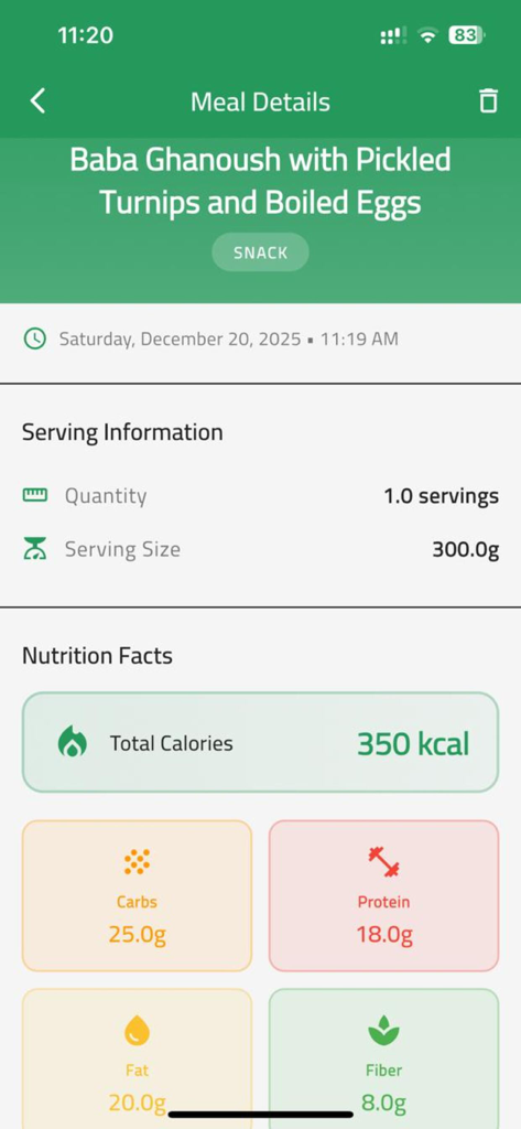 Interfaz de la aplicación NutriTrack que muestra los hechos nutricionales de calorías y macros para una comida.
