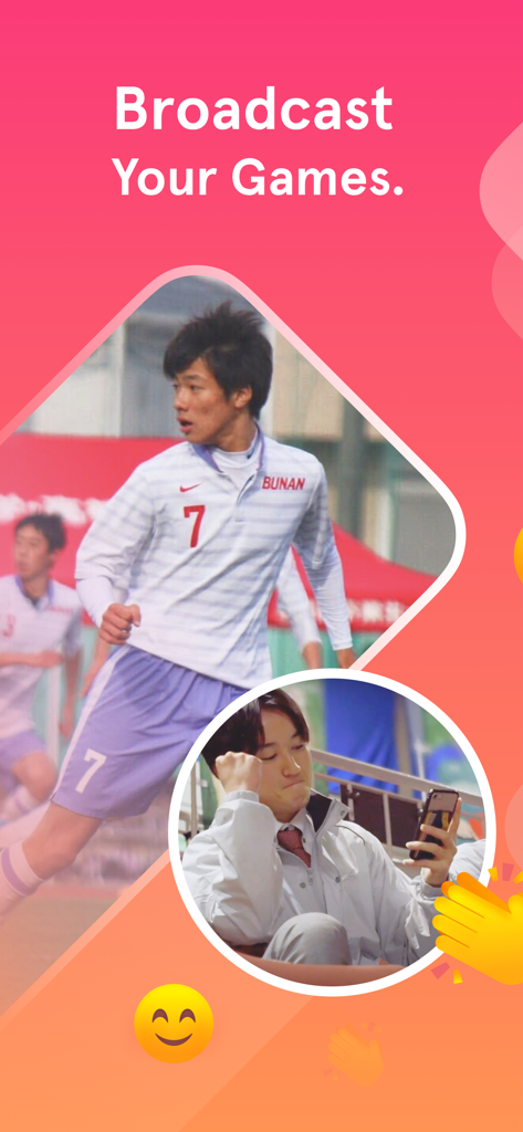 Player! - Enjoy Live Games - Playerアプリのプロモーショングラフィック。サッカー選手のアクションと、テキスト「Broadcast Your Games」と共に応援するファンの様子を表示