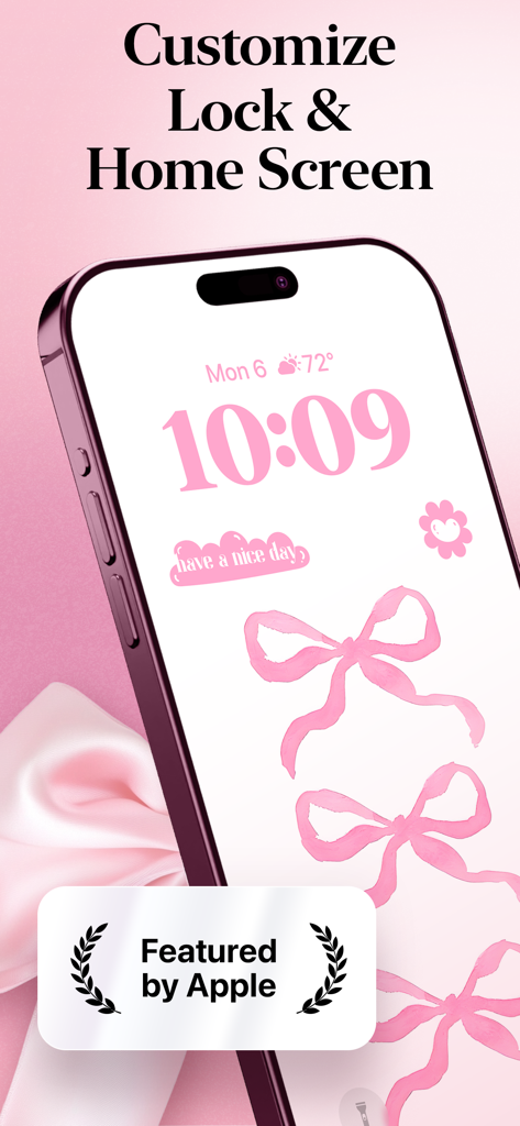 Themify - Widget & Icon Themes - Un écran de verrouillage d'iPhone rose esthétique coquette avec des fonds d'écran nœuds et des widgets personnalisés présentés par Apple sur l'application Themify.