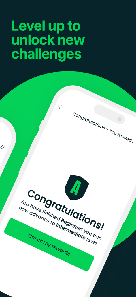 E-Coach Pro: Soccer Training - Pantalla de la aplicación de entrenamiento de fútbol que muestra a un jugador avanzando de nivel principiante a intermedio