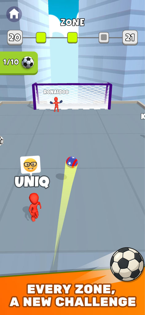 Una captura de pantalla del juego Crazy Kick Fun Football mostrando un balón siendo pateado hacia una portería entre edificios de la ciudad