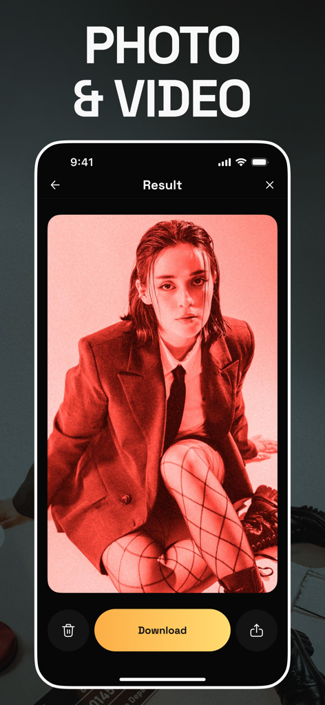 Thermal Camera - Night Vision. - Interfaz de una aplicación móvil que muestra la foto de una persona con un efecto térmico rojo y un botón de descarga.