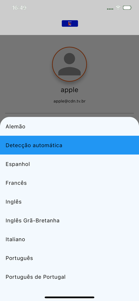 Home TV - Pantalla de perfil de la aplicación Home TV que muestra un menú de selección de idioma con opciones que incluyen portugués e inglés.