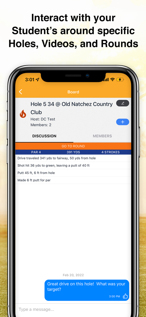 Eine Smartphone-Oberfläche, die einen Golflehrer zeigt, der mit einem Schüler über Leistungsdaten auf einem bestimmten Loch chattet.