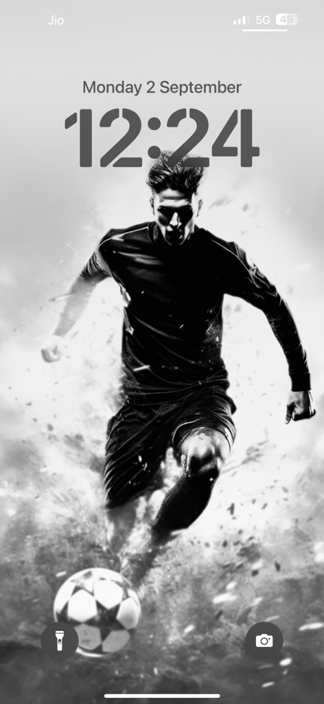 Schwarz-weißer 4K-Fußballer-Action-Wallpaper für den iPhone-Sperrbildschirm