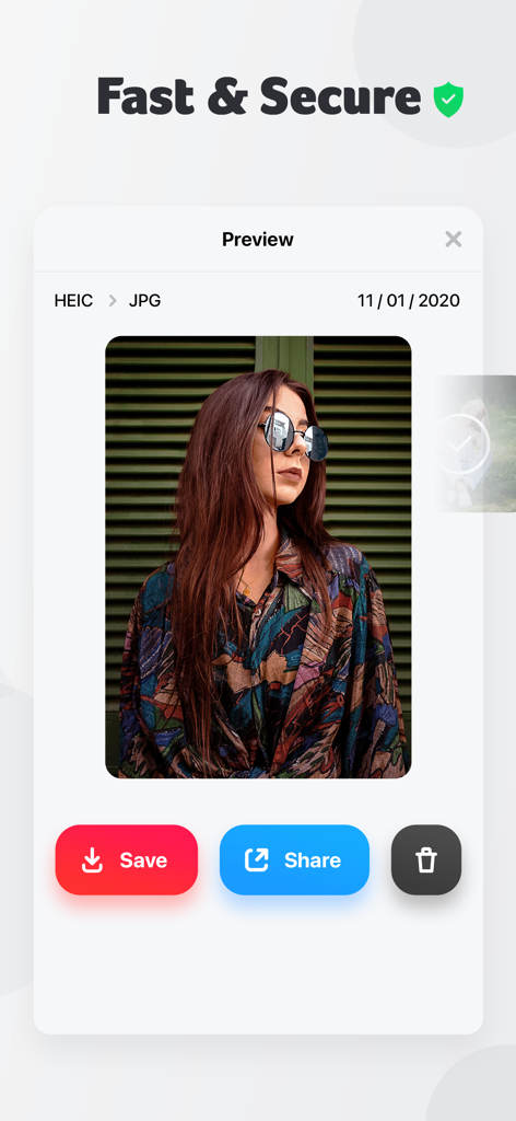 Image Converterアプリのプレビュー画面。HEICからJPGに変換された写真が表示されており、保存または共有のオプションがある。