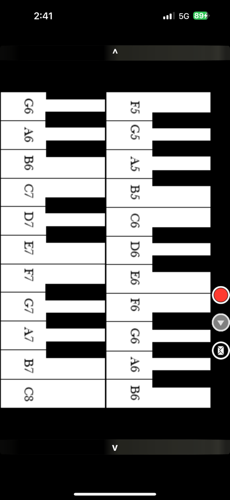 음표와 녹음 컨트롤이 표시된 듀얼 건반 디스플레이를 보여주는 가상 피아노 앱